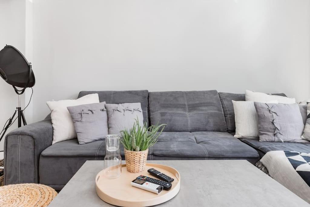 Sophisticated Gem In The Heart Of Апартаменти