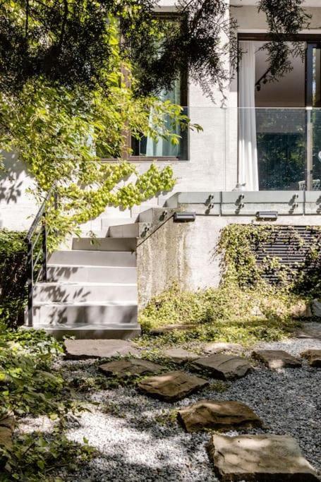 Апартаменти Sophisticated Gem In The Heart Of *