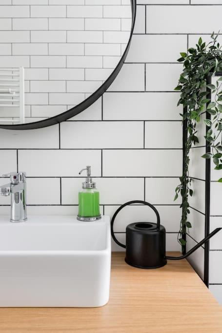 Апартаменти Sophisticated Gem In The Heart Of Софія